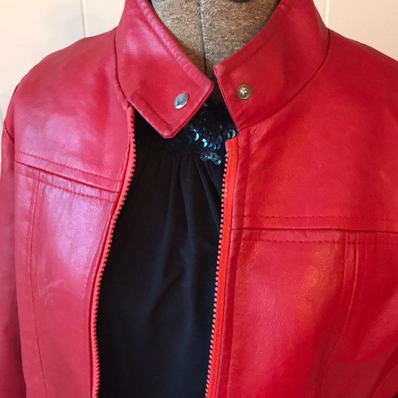 ❤️❤️Fashion Red vegan leather jacket - Picture 2 of 3